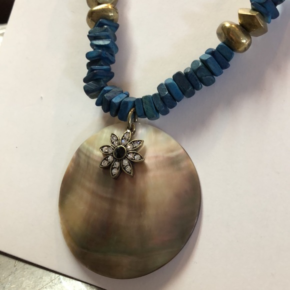 Shell & Star Necklace - Picture 4 of 5